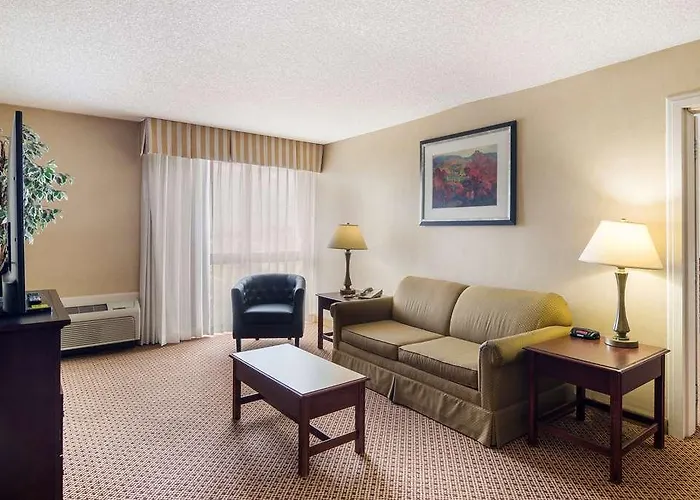 Hotel Red Lion & Conference Center 3*