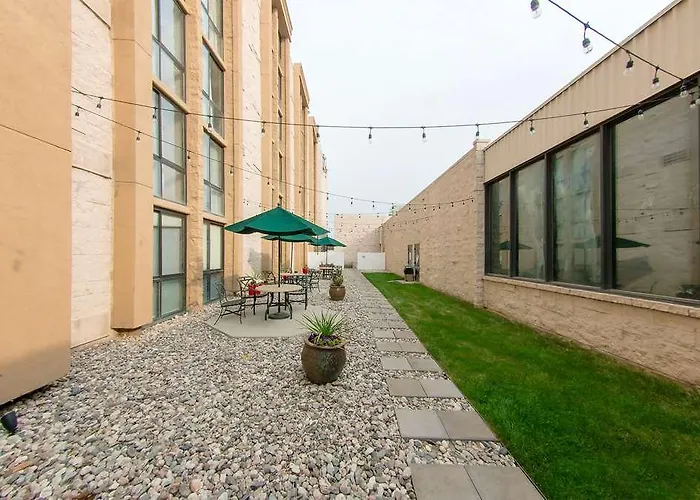 Red Lion & Conference Center Hotel 3*
