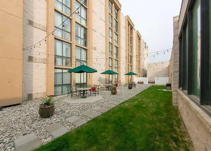 Hotel Red Lion & Conference Center 3*