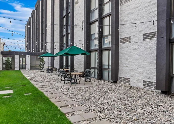 Red Lion & Conference Center Hotel