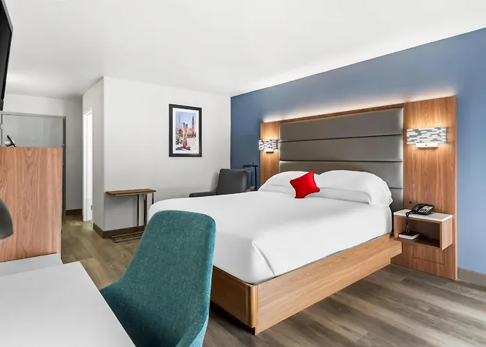 Red Lion & Conference Center Hotel 3*