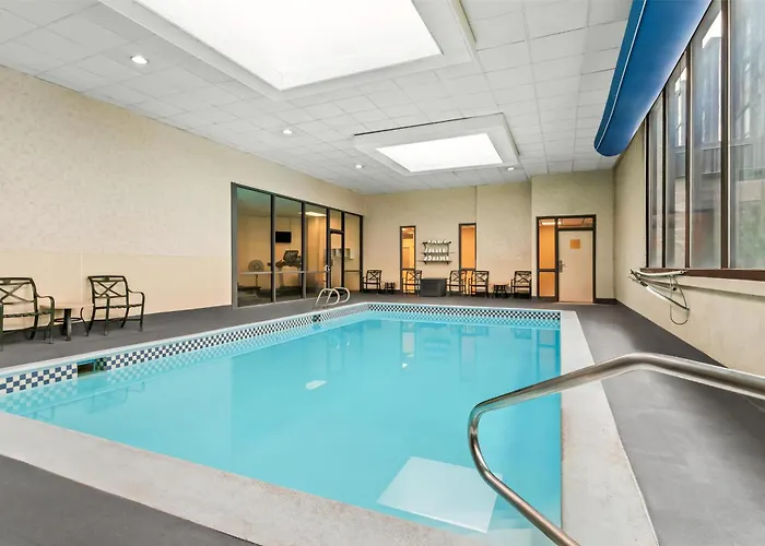 Red Lion & Conference Center Hotel