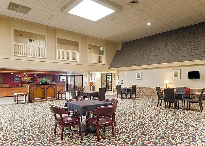 Red Lion & Conference Center Hotel 3*