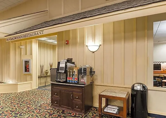 Hotel Red Lion & Conference Center 3*