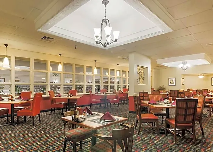 Red Lion & Conference Center Hotel 3*