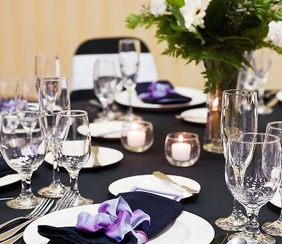 Red Lion & Conference Center Hotel 3*