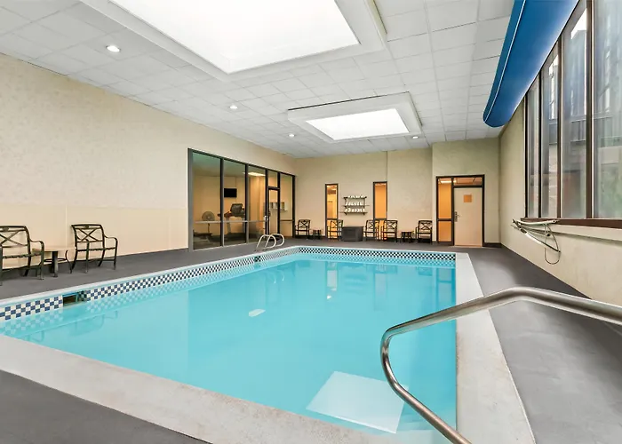 Red Lion & Conference Center Hotel
