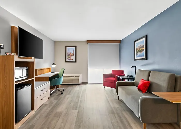 Red Lion & Conference Center 3*