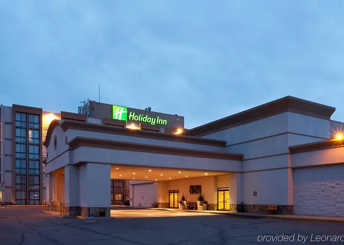 Red Lion & Conference Center 3*