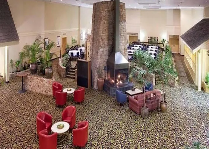 Red Lion & Conference Center 3*